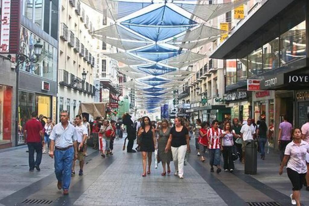 Apartments Plaza Callao Madrid Exterior foto